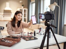 combining vlogging and blogging